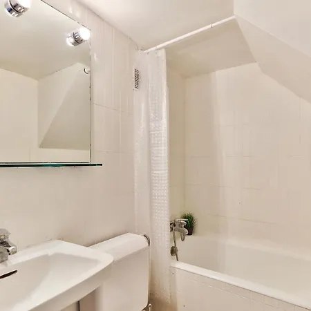 Luxembourg Apartment *